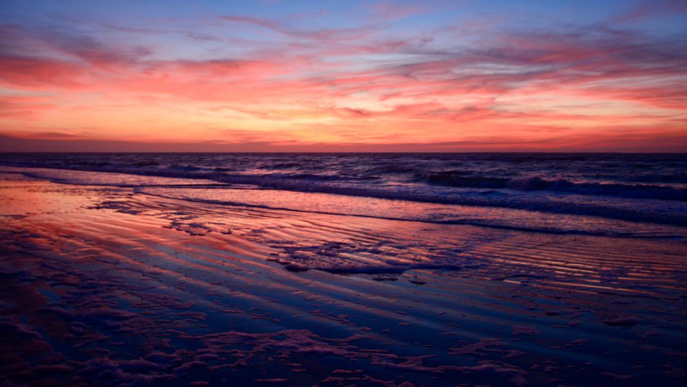 Eben am Strand: Der letzte Sonnenuntergang 2018