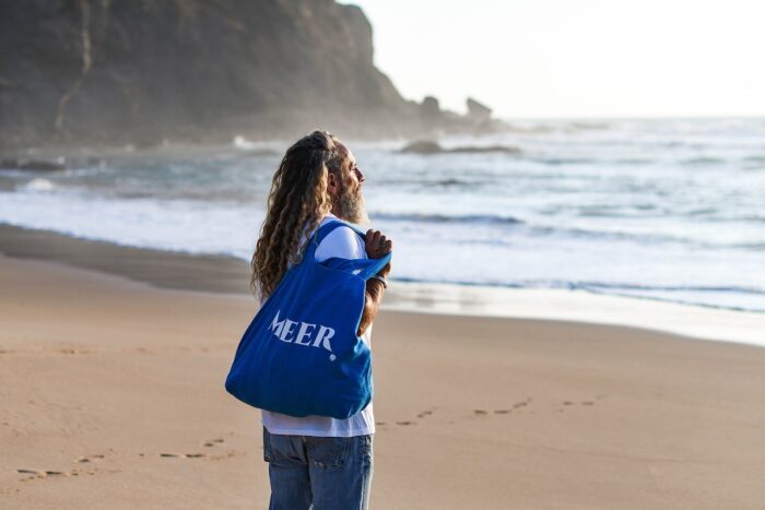 Ab an den Strand! In unsere Strandtaschen passt alles ein, was den Tag noch schöner macht. Schaut HIER!