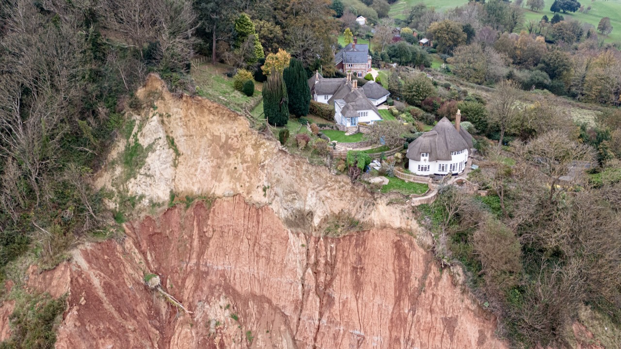 Haus auf der Klippe in Devon, England. Foto: dpa